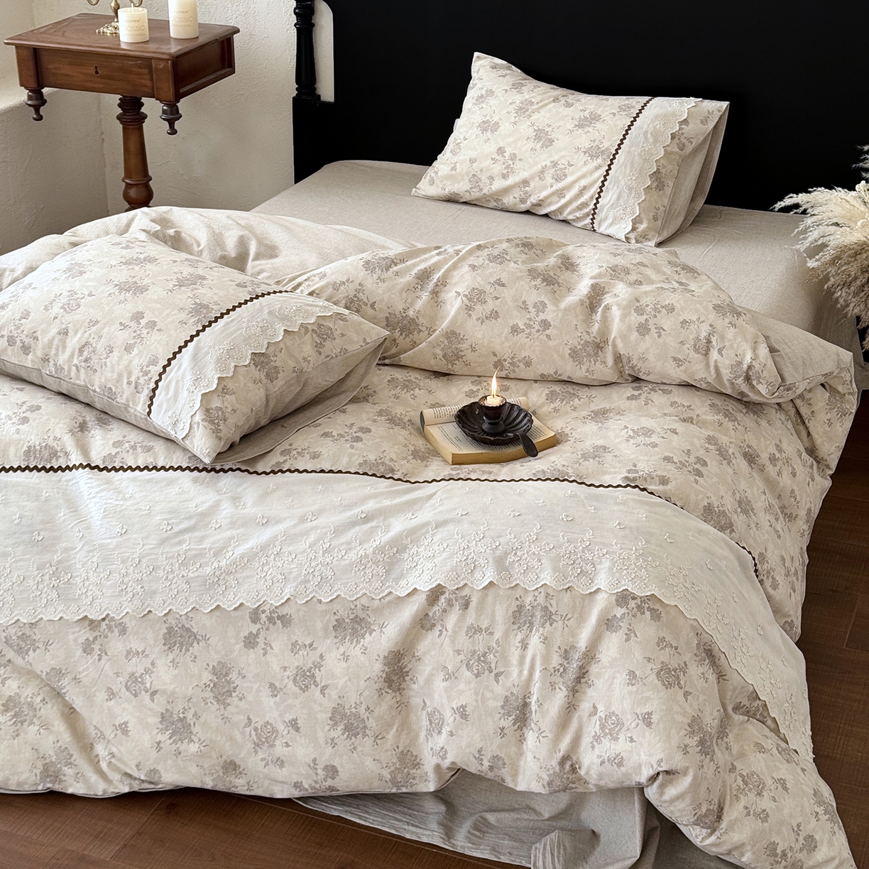 91家纺网 家纺一手货源 找家纺 淑女公社家纺 2026新款法式立体蝴蝶花边棉麻四件套 时雨 咖