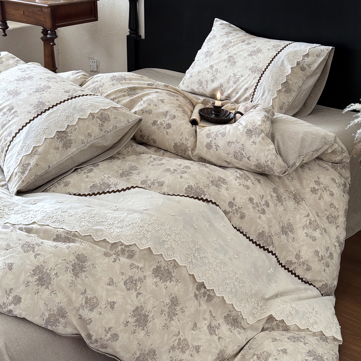 91家纺网 家纺一手货源 找家纺 淑女公社家纺 2026新款法式立体蝴蝶花边棉麻四件套 时雨 咖