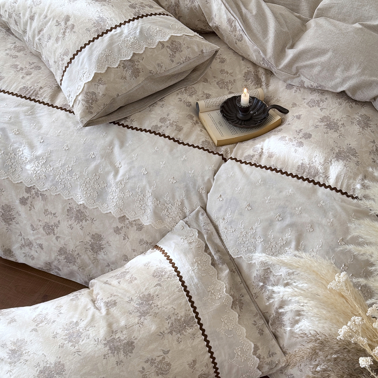 91家纺网 家纺一手货源 找家纺 淑女公社家纺 2026新款法式立体蝴蝶花边棉麻四件套 时雨 咖