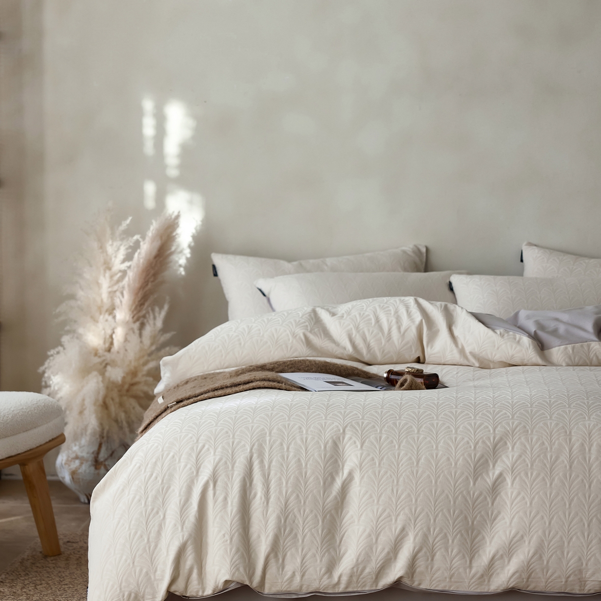 91家纺网 家纺一手货源 找家纺 小懒猪 2026新款亲肤舒适立体全棉纯棉提花四件套-系列三 伊贝卡-奶昔白