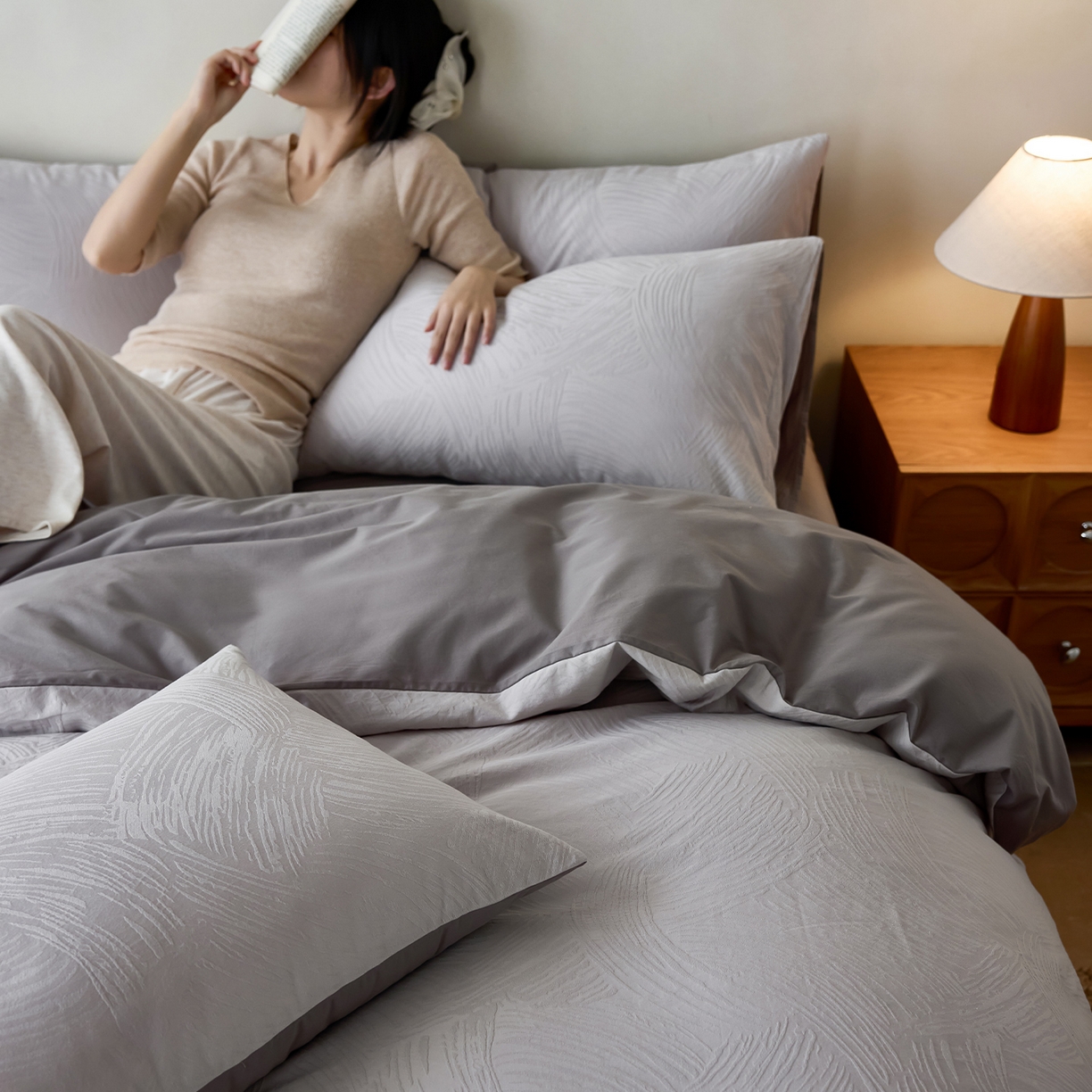 91家纺网 家纺一手货源 找家纺 小懒猪 2026新款亲肤舒适立体全棉纯棉提花四件套-系列三 布兰卡-银灰