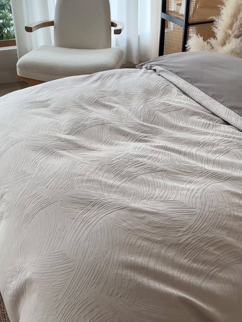 91家纺网 家纺一手货源 找家纺 小懒猪 2026新款亲肤舒适立体全棉纯棉提花四件套-系列三 布兰卡-银灰