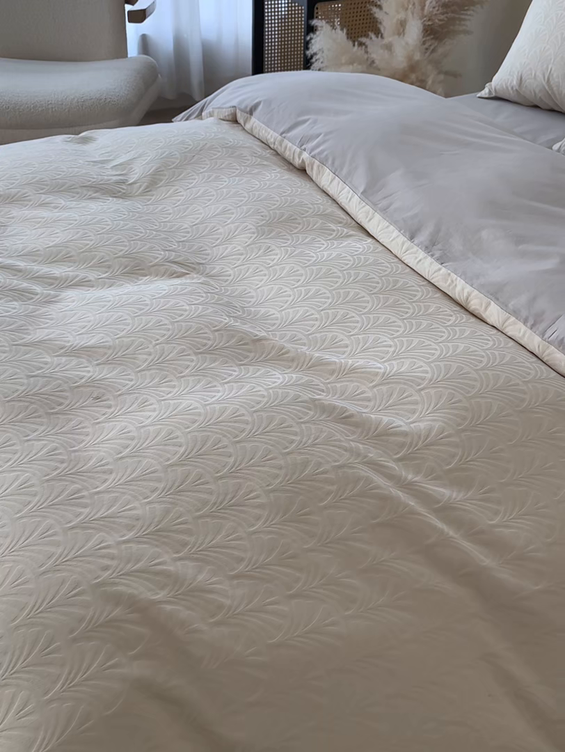 91家纺网 家纺一手货源 找家纺 小懒猪 2026新款亲肤舒适立体全棉纯棉提花四件套-系列三 伊贝卡-奶昔白