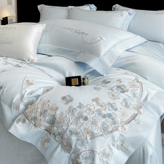 91家纺网 家纺一手货源 找家纺 欣宜家纺 2026春夏新款60支A类新疆长绒棉刺绣轻奢风四件套 樱花-天天蓝