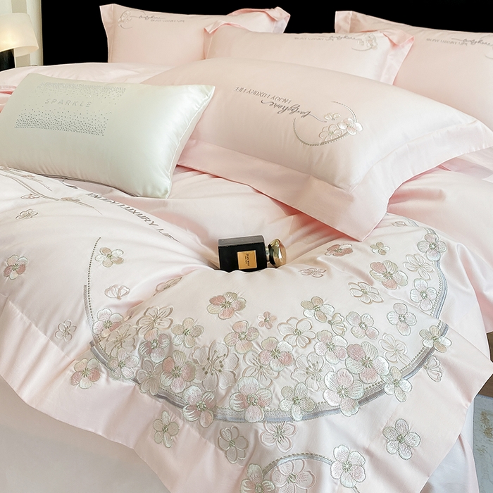 91家纺网 家纺一手货源 找家纺 欣宜家纺 2026春夏新款60支A类新疆长绒棉刺绣轻奢风四件套 樱花-少女粉