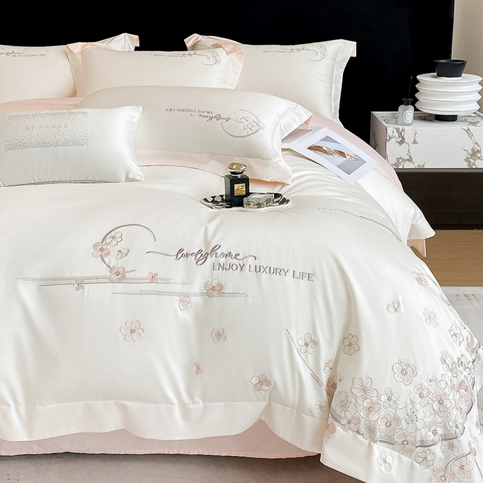 91家纺网 家纺一手货源 找家纺 欣宜家纺 2026春夏新款60支A类新疆长绒棉刺绣轻奢风四件套 樱花-白粉