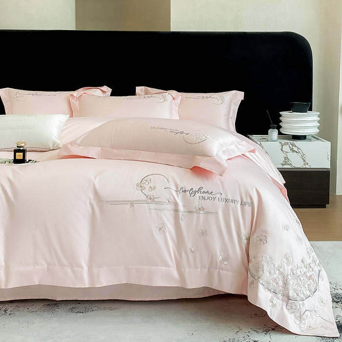 91家纺网 家纺一手货源 找家纺 欣宜家纺 2026春夏新款60支A类新疆长绒棉刺绣轻奢风四件套 樱花-少女粉