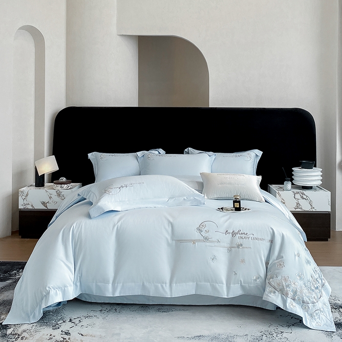 91家纺网 家纺一手货源 找家纺 欣宜家纺 2026春夏新款60支A类新疆长绒棉刺绣轻奢风四件套 樱花-天天蓝