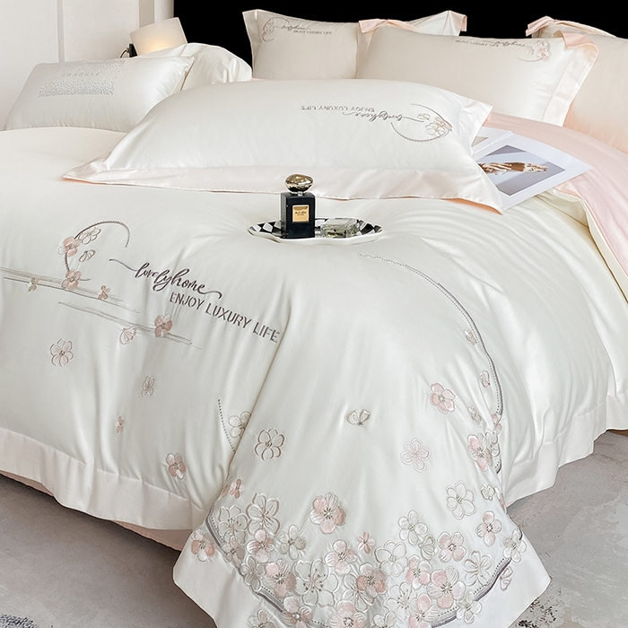 91家纺网 家纺一手货源 找家纺 欣宜家纺 2026春夏新款60支A类新疆长绒棉刺绣轻奢风四件套 樱花-白粉