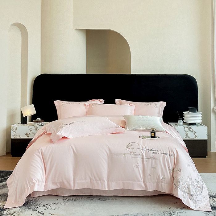 91家纺网 家纺一手货源 找家纺 欣宜家纺 2026春夏新款60支A类新疆长绒棉刺绣轻奢风四件套 樱花-少女粉