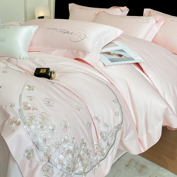 91家纺网 家纺一手货源 找家纺 欣宜家纺 2026春夏新款60支A类新疆长绒棉刺绣轻奢风四件套 樱花-少女粉