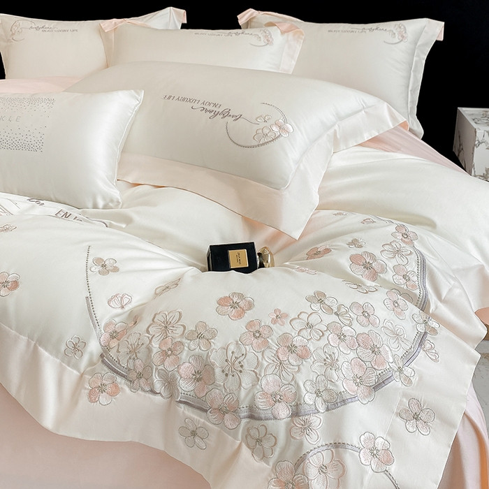 91家纺网 家纺一手货源 找家纺 欣宜家纺 2026春夏新款60支A类新疆长绒棉刺绣轻奢风四件套 樱花-白粉