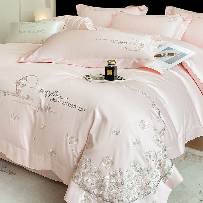 91家纺网 家纺一手货源 找家纺 欣宜家纺 2026春夏新款60支A类新疆长绒棉刺绣轻奢风四件套 樱花-少女粉