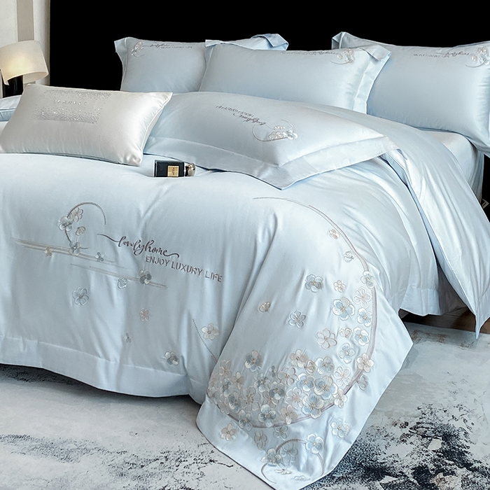 91家纺网 家纺一手货源 找家纺 欣宜家纺 2026春夏新款60支A类新疆长绒棉刺绣轻奢风四件套 樱花-天天蓝