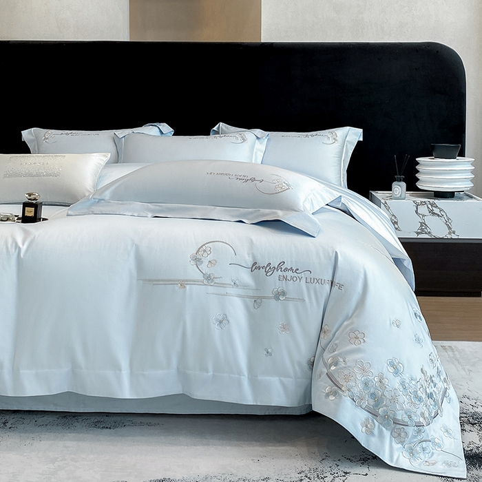 91家纺网 家纺一手货源 找家纺 欣宜家纺 2026春夏新款60支A类新疆长绒棉刺绣轻奢风四件套 樱花-天天蓝