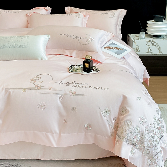 91家纺网 家纺一手货源 找家纺 欣宜家纺 2026春夏新款60支A类新疆长绒棉刺绣轻奢风四件套 樱花-少女粉