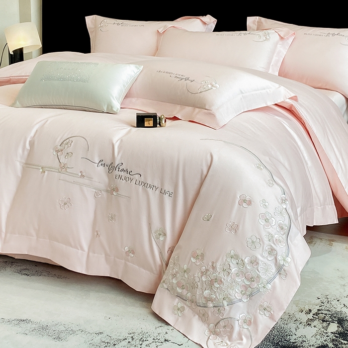 91家纺网 家纺一手货源 找家纺 欣宜家纺 2026春夏新款60支A类新疆长绒棉刺绣轻奢风四件套 樱花-少女粉