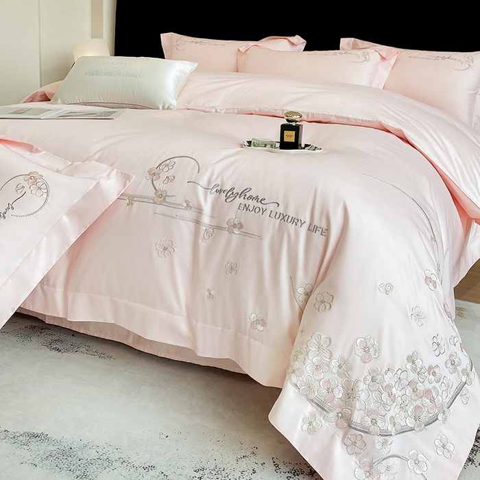 91家纺网 家纺一手货源 找家纺 欣宜家纺 2026春夏新款60支A类新疆长绒棉刺绣轻奢风四件套 樱花-少女粉