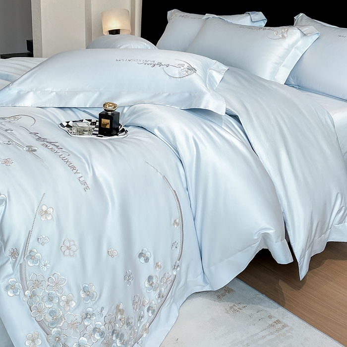 91家纺网 家纺一手货源 找家纺 欣宜家纺 2026春夏新款60支A类新疆长绒棉刺绣轻奢风四件套 樱花-天天蓝