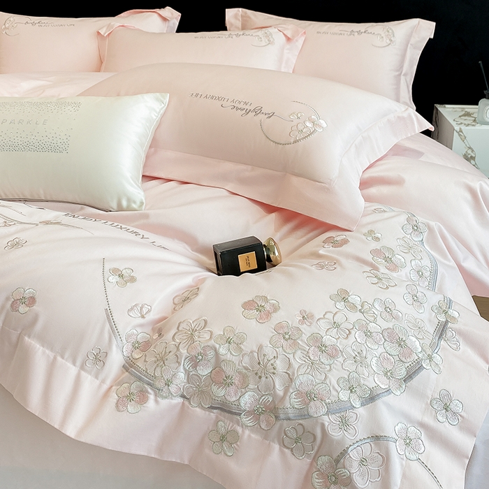 91家纺网 家纺一手货源 找家纺 欣宜家纺 2026春夏新款60支A类新疆长绒棉刺绣轻奢风四件套 樱花-少女粉