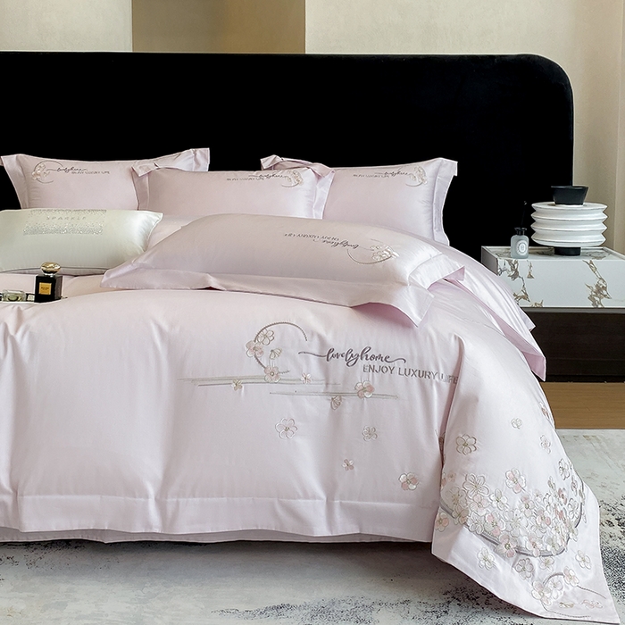 91家纺网 家纺一手货源 找家纺 欣宜家纺 2026春夏新款60支A类新疆长绒棉刺绣轻奢风四件套 樱花-香芋紫