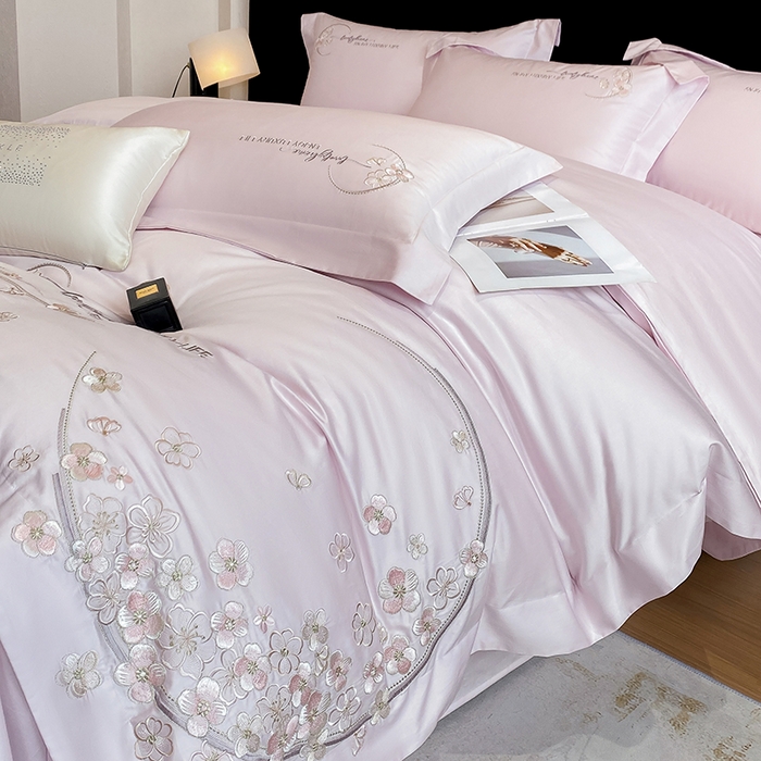 91家纺网 家纺一手货源 找家纺 欣宜家纺 2026春夏新款60支A类新疆长绒棉刺绣轻奢风四件套 樱花-香芋紫