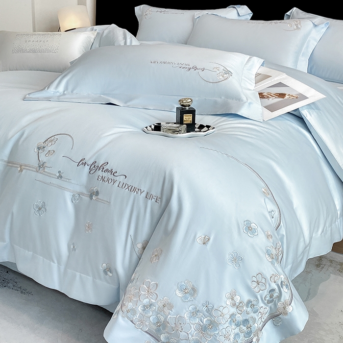 91家纺网 家纺一手货源 找家纺 欣宜家纺 2026春夏新款60支A类新疆长绒棉刺绣轻奢风四件套 樱花-天天蓝