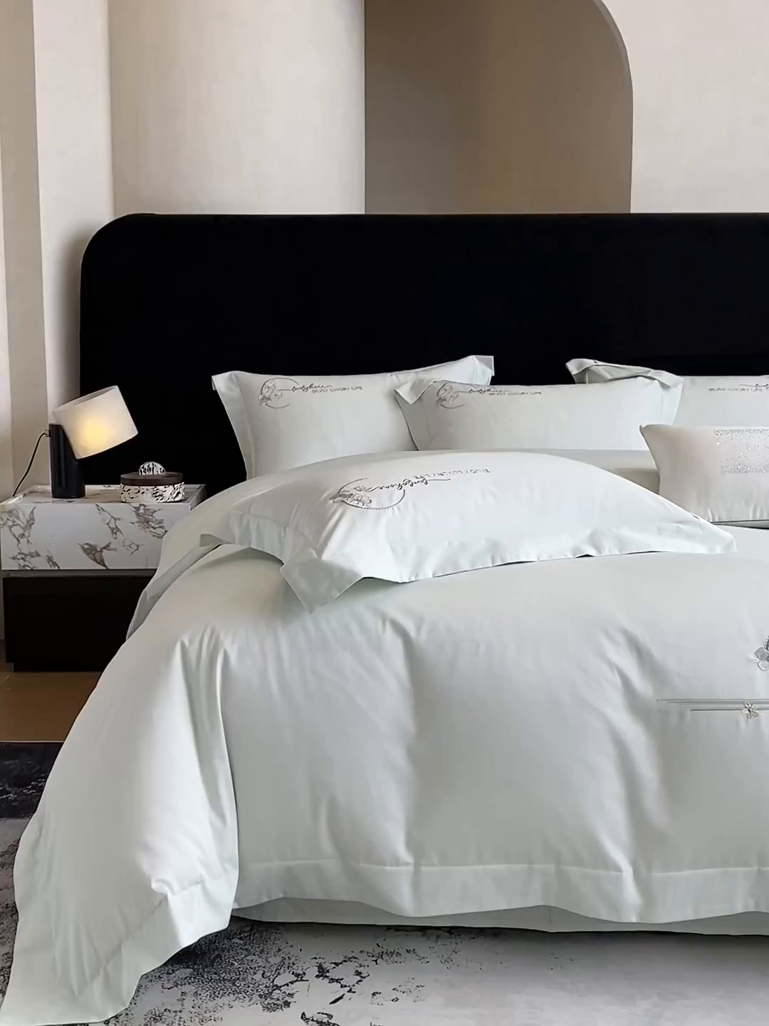 91家纺网 家纺一手货源 找家纺 欣宜家纺 2026春夏新款60支A类新疆长绒棉刺绣轻奢风四件套 樱花-清香绿