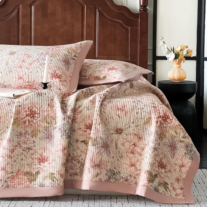 91家纺网 家纺一手货源 找家纺 yyds网供 2026春夏季A类全棉水洗棉夹棉床盖三件套绗缝印花卉ins风四季通用多功能榻榻米 会员优惠 A层全棉+B层羽丝棉+C层全棉 这个价格为销售控价 繁花梦语-印花