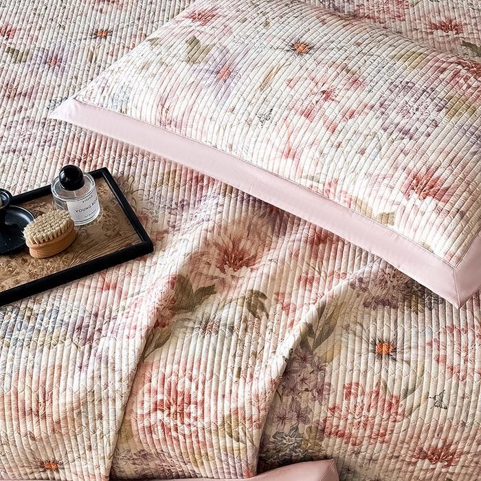 91家纺网 家纺一手货源 找家纺 yyds网供 2026春夏季A类全棉水洗棉夹棉床盖三件套绗缝印花卉ins风四季通用多功能榻榻米 会员优惠 A层全棉+B层羽丝棉+C层全棉 这个价格为销售控价 繁花梦语-印花