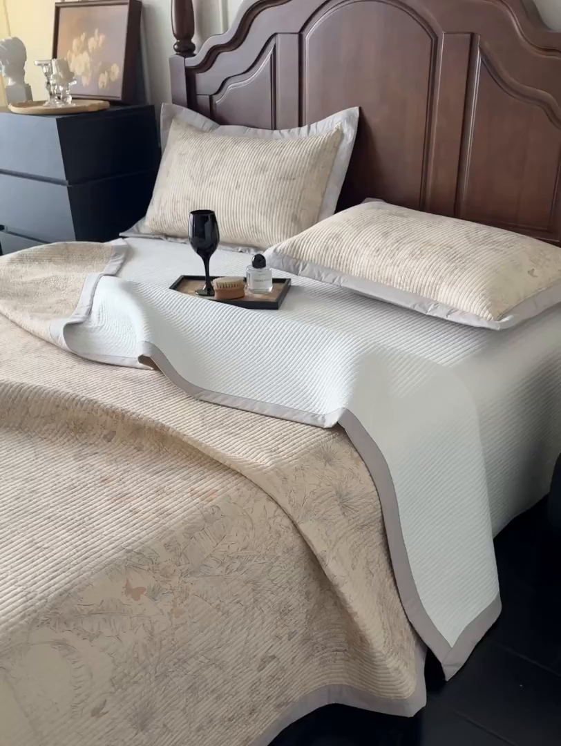 91家纺网 家纺一手货源 找家纺 yyds网供 2026春夏季A类全棉水洗棉夹棉床盖三件套绗缝印花卉ins风四季通用多功能榻榻米 会员优惠 A层全棉+B层羽丝棉+C层全棉 这个价格为销售控价 梦蝶-印花