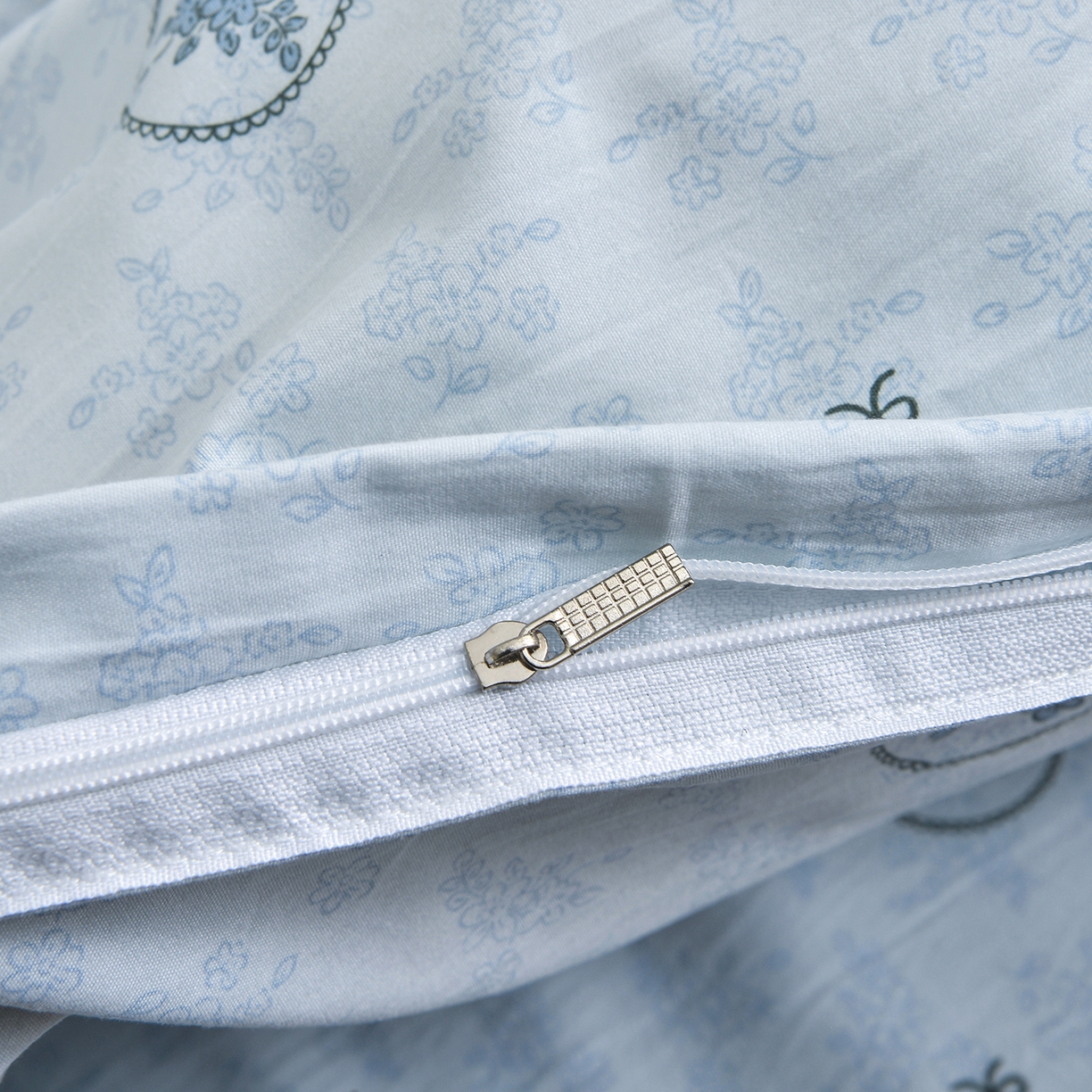 91家纺网 家纺一手货源 找家纺 小雨家纺 2026新款云锦棉韩版印花单被套系列 花香漫漫