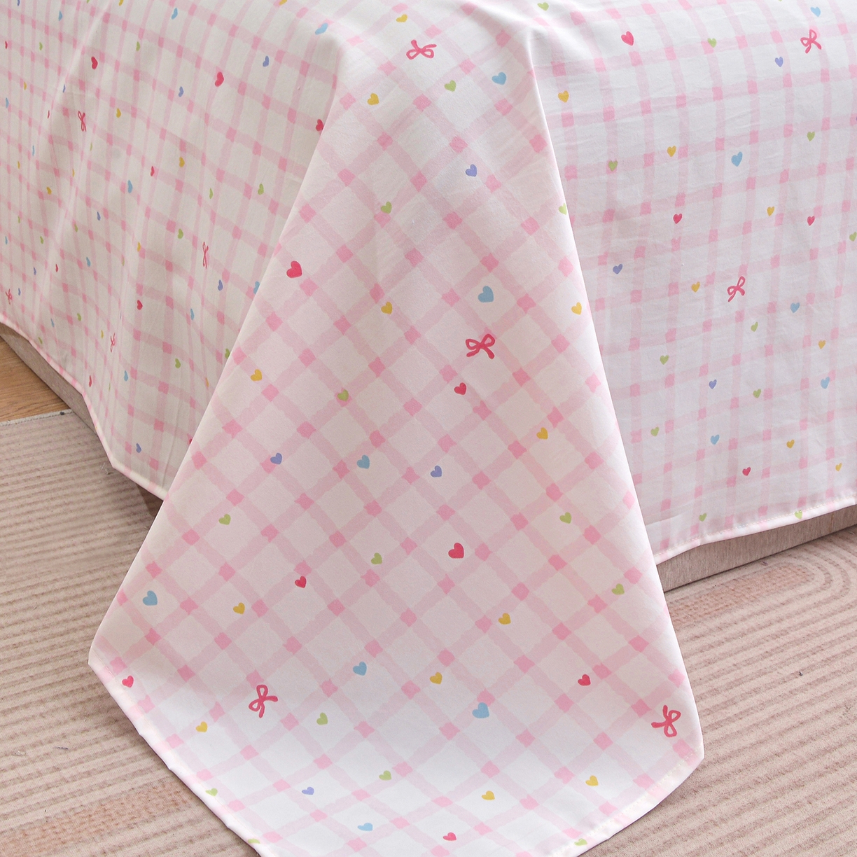 91家纺网 家纺一手货源 找家纺 小雨家纺 2026新款云锦棉韩版印花单床单系列 爱彩（樱花粉）