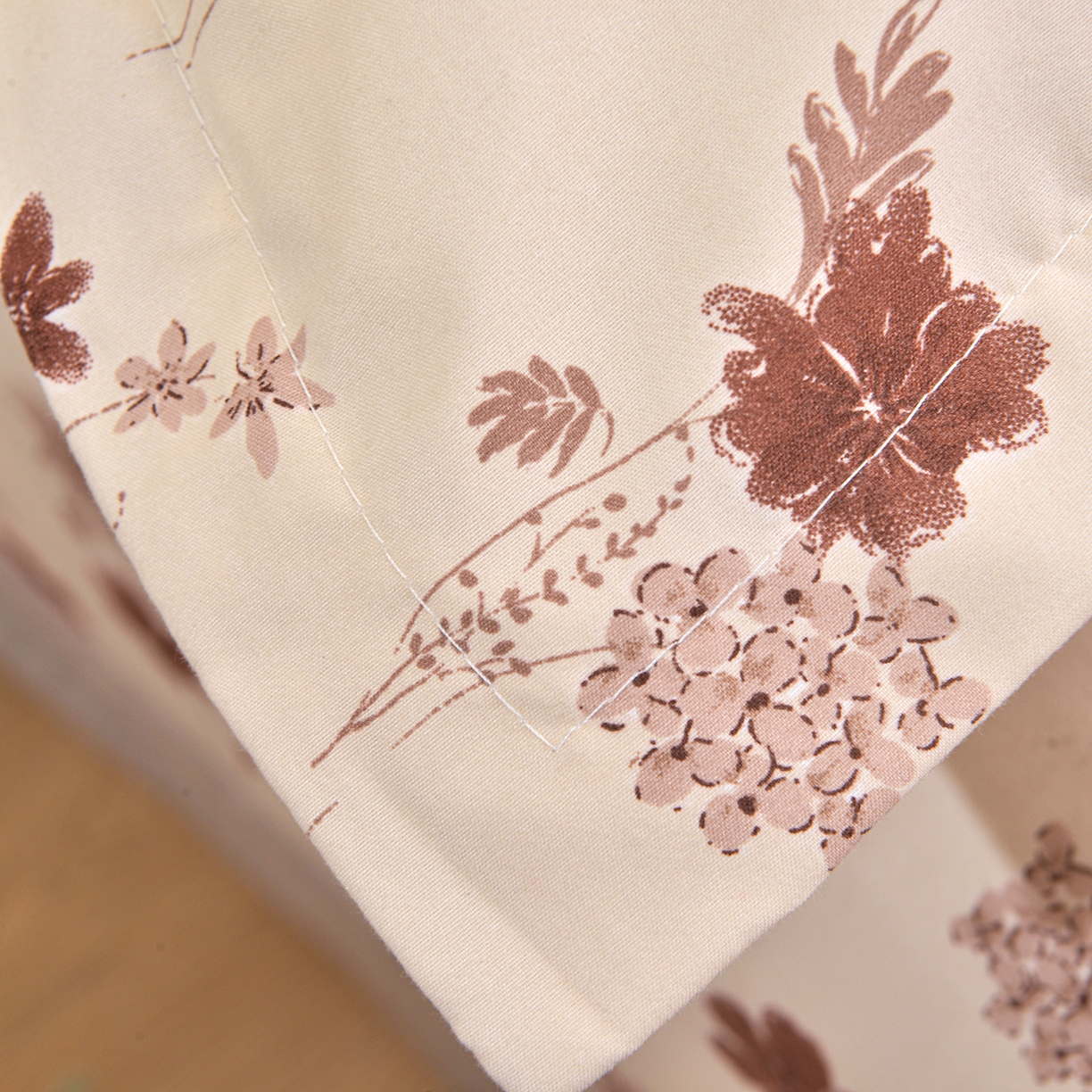 91家纺网 家纺一手货源 找家纺 小雨家纺 2026新款云锦棉韩版印花单床单系列 花屿（拿铁棕）