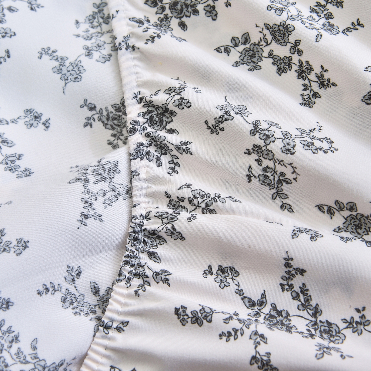 91家纺网 家纺一手货源 找家纺 小雨家纺 2026新款云锦棉韩版印花单床笠系列 成瑾9014（星河灰）