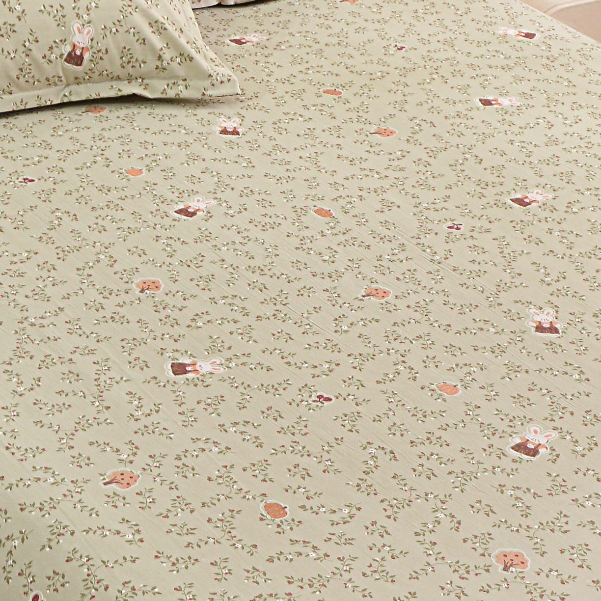 91家纺网 家纺一手货源 找家纺 小雨家纺 2026新款云锦棉韩版印花单床笠系列 爱乐兔（拿铁棕）