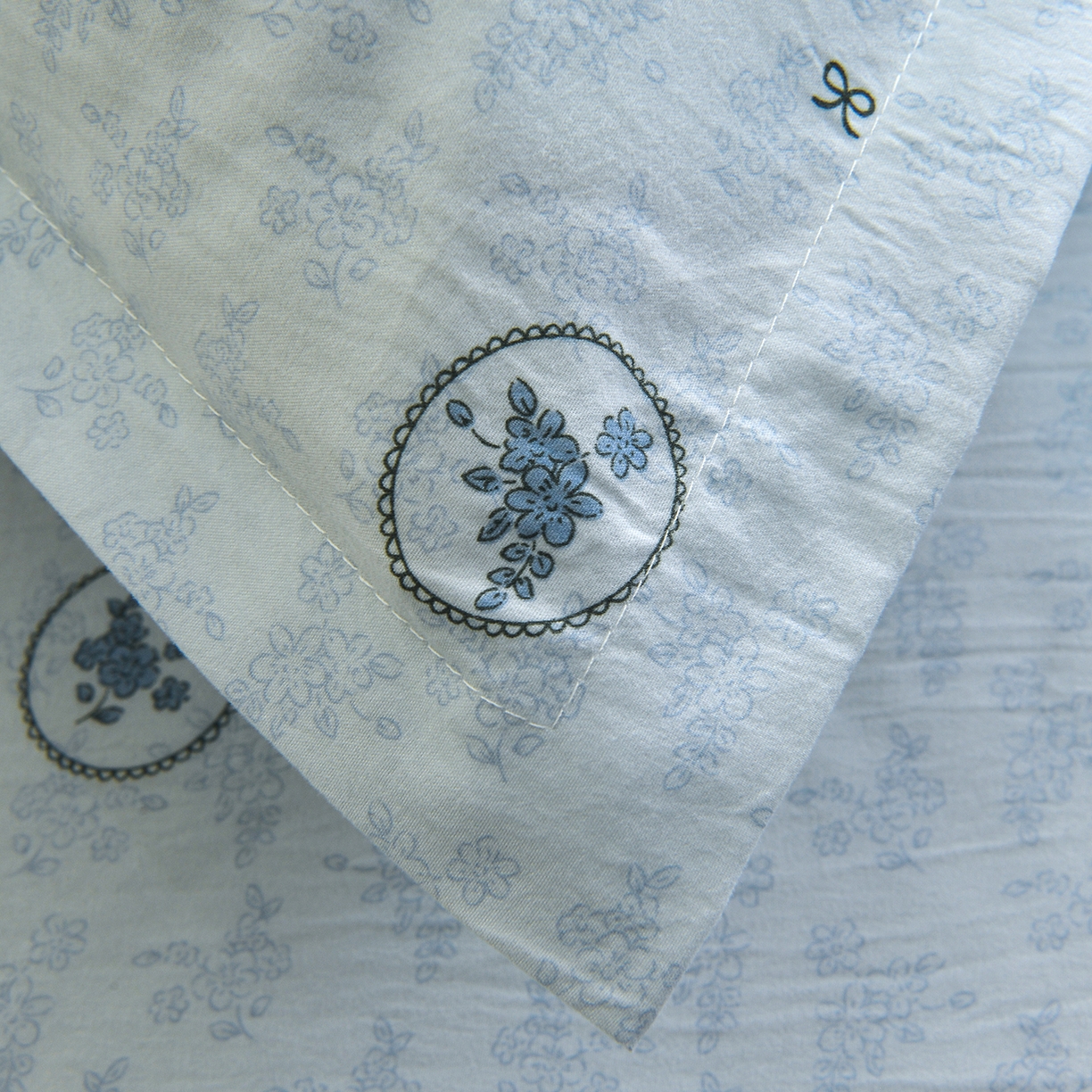 91家纺网 家纺一手货源 找家纺 小雨家纺 2026新款云锦棉韩版印花单床笠系列 花香漫漫