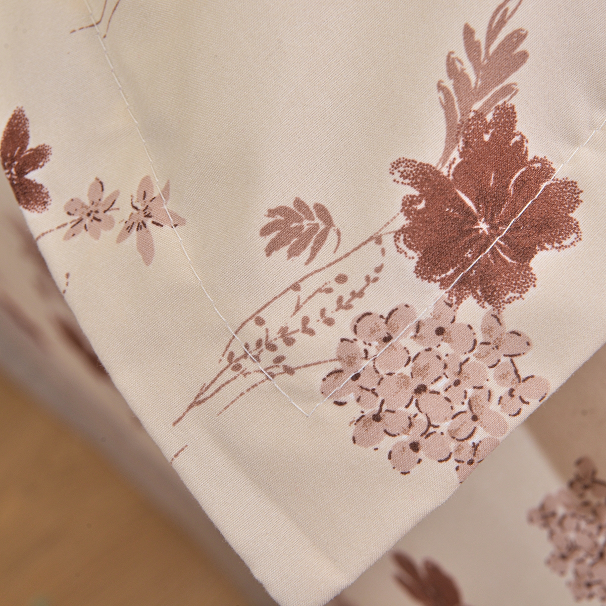 91家纺网 家纺一手货源 找家纺 小雨家纺 2026新款云锦棉韩版印花单床笠系列 花屿（拿铁棕）