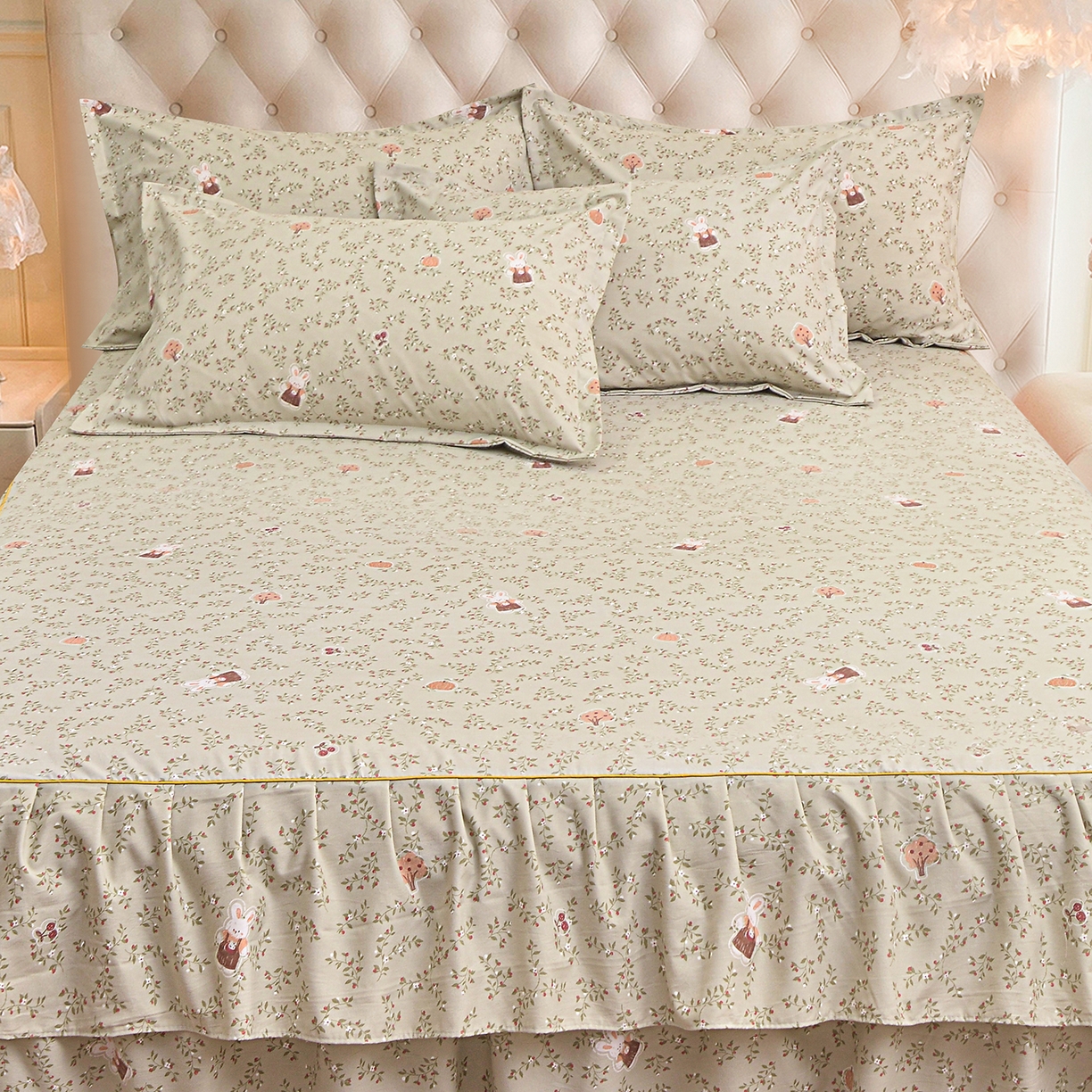 91家纺网 家纺一手货源 找家纺 小雨家纺 2026新款云锦棉韩版印花单床裙系列 爱乐兔（拿铁棕）