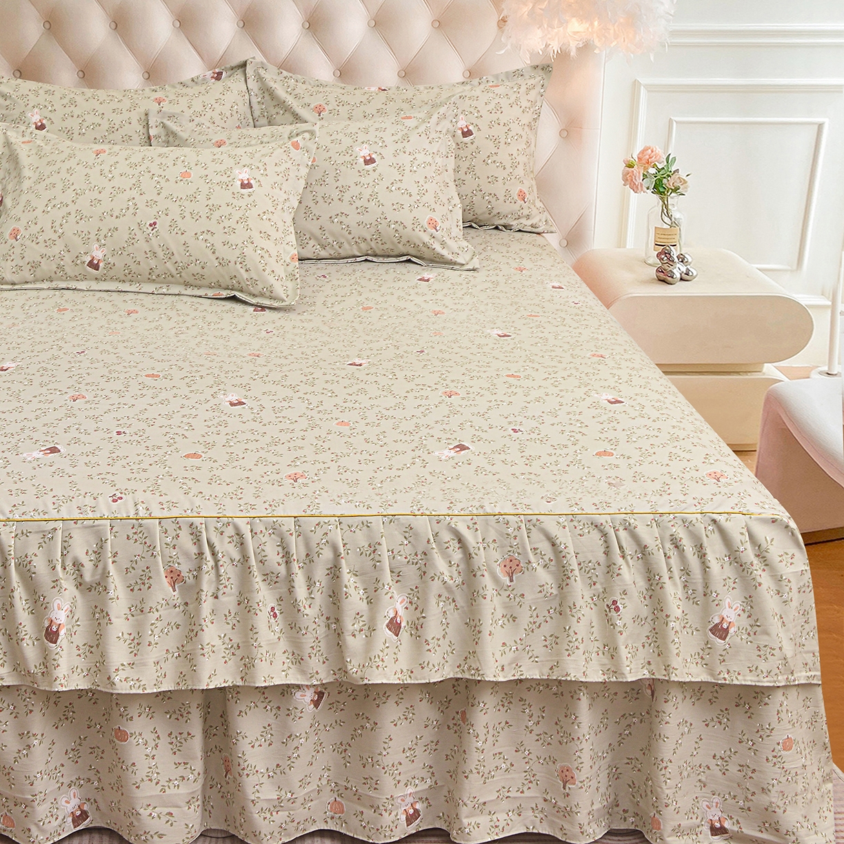 91家纺网 家纺一手货源 找家纺 小雨家纺 2026新款云锦棉韩版印花单床裙系列 爱乐兔（拿铁棕）