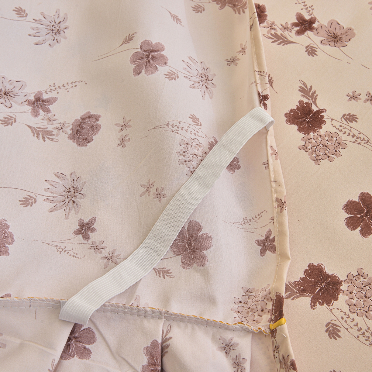 91家纺网 家纺一手货源 找家纺 小雨家纺 2026新款云锦棉韩版印花单床裙系列 花屿（拿铁棕）