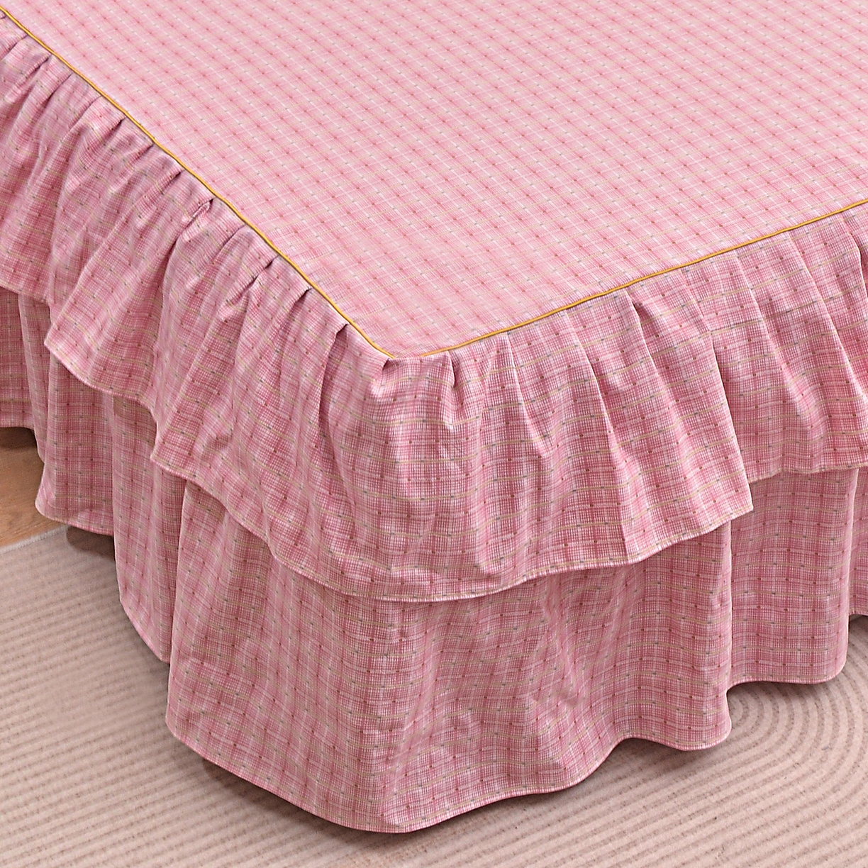 91家纺网 家纺一手货源 找家纺 小雨家纺 2026新款云锦棉韩版印花单床裙系列 阿波罗（樱花粉）