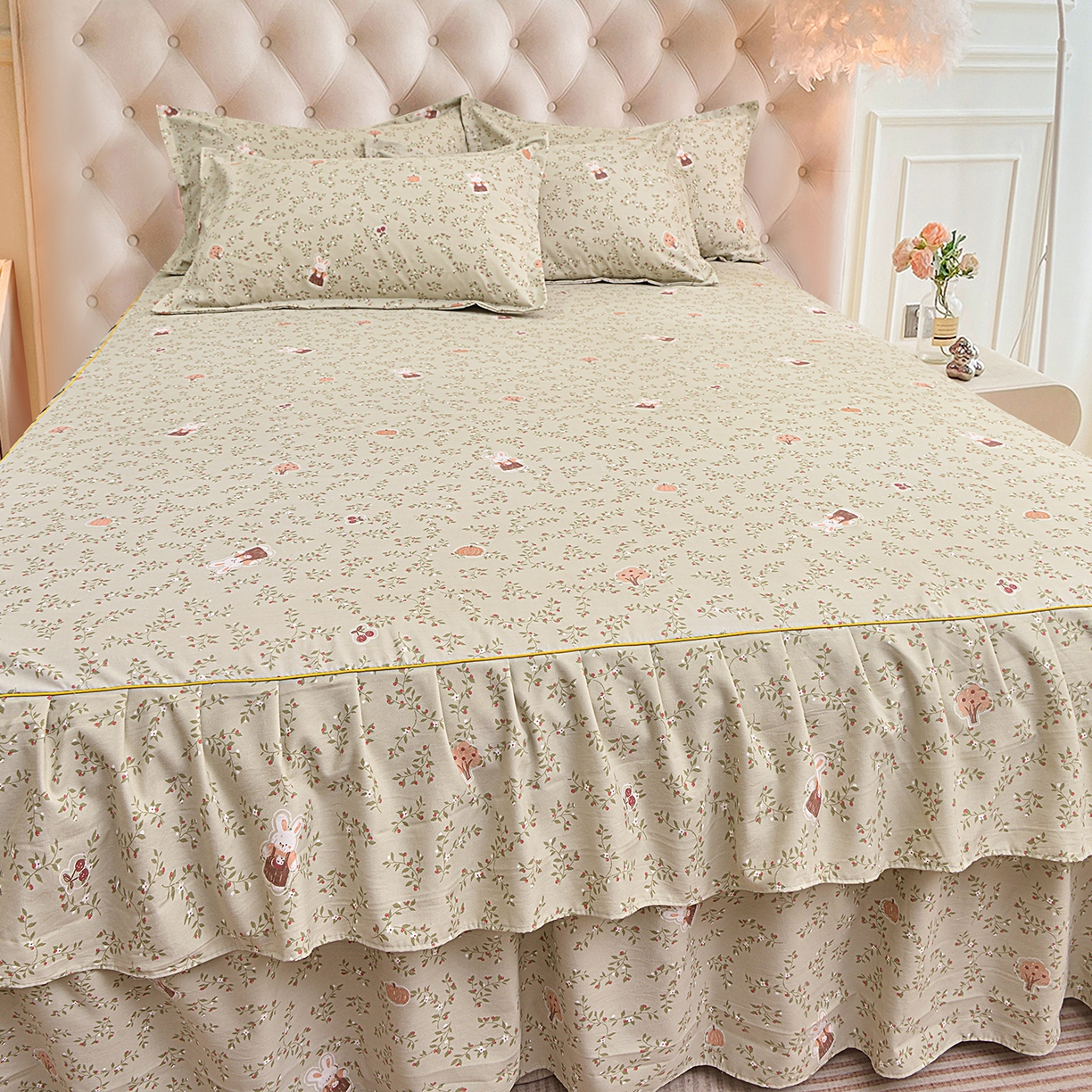 91家纺网 家纺一手货源 找家纺 小雨家纺 2026新款云锦棉韩版印花单床裙系列 爱乐兔（拿铁棕）