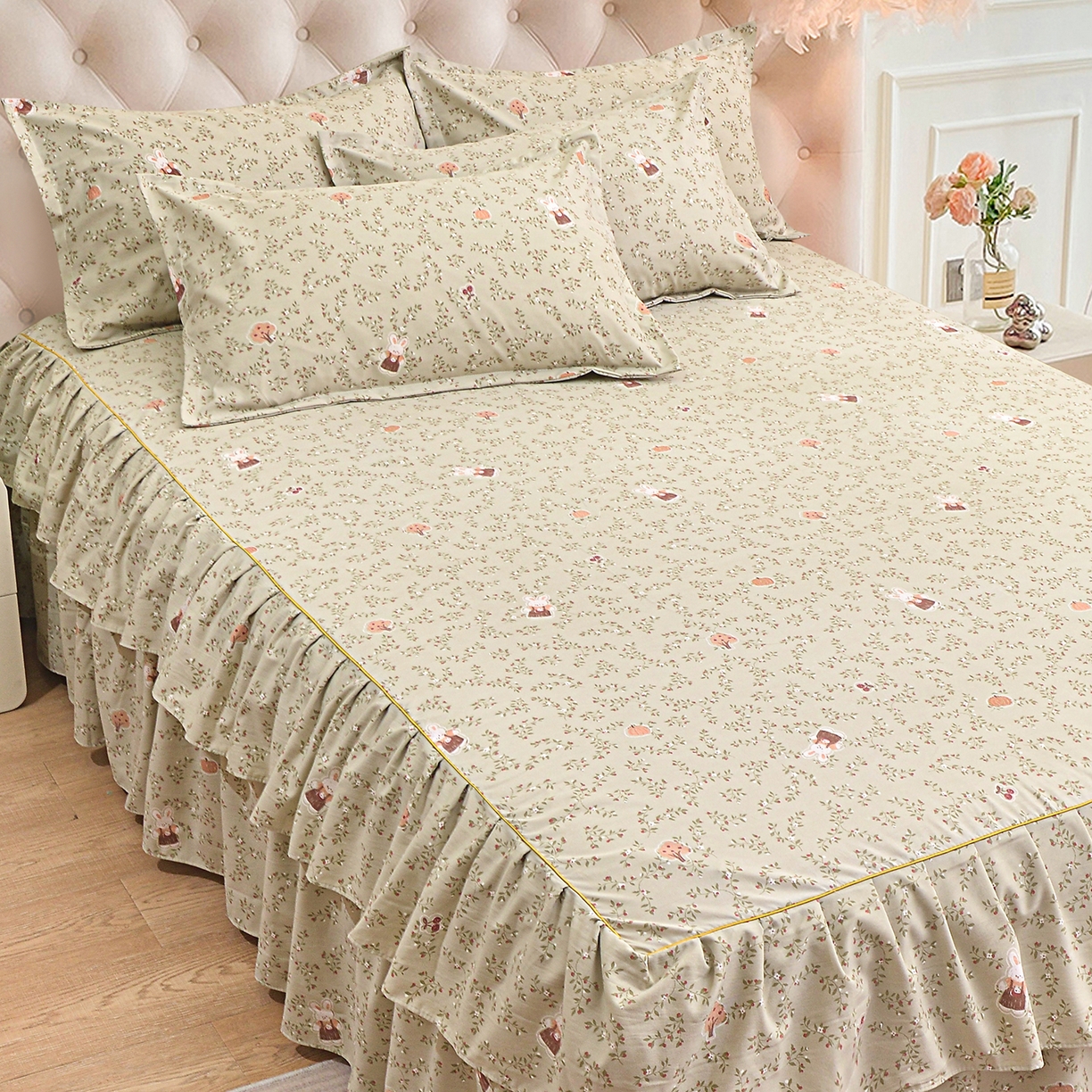 91家纺网 家纺一手货源 找家纺 小雨家纺 2026新款云锦棉韩版印花单床裙系列 爱乐兔（拿铁棕）