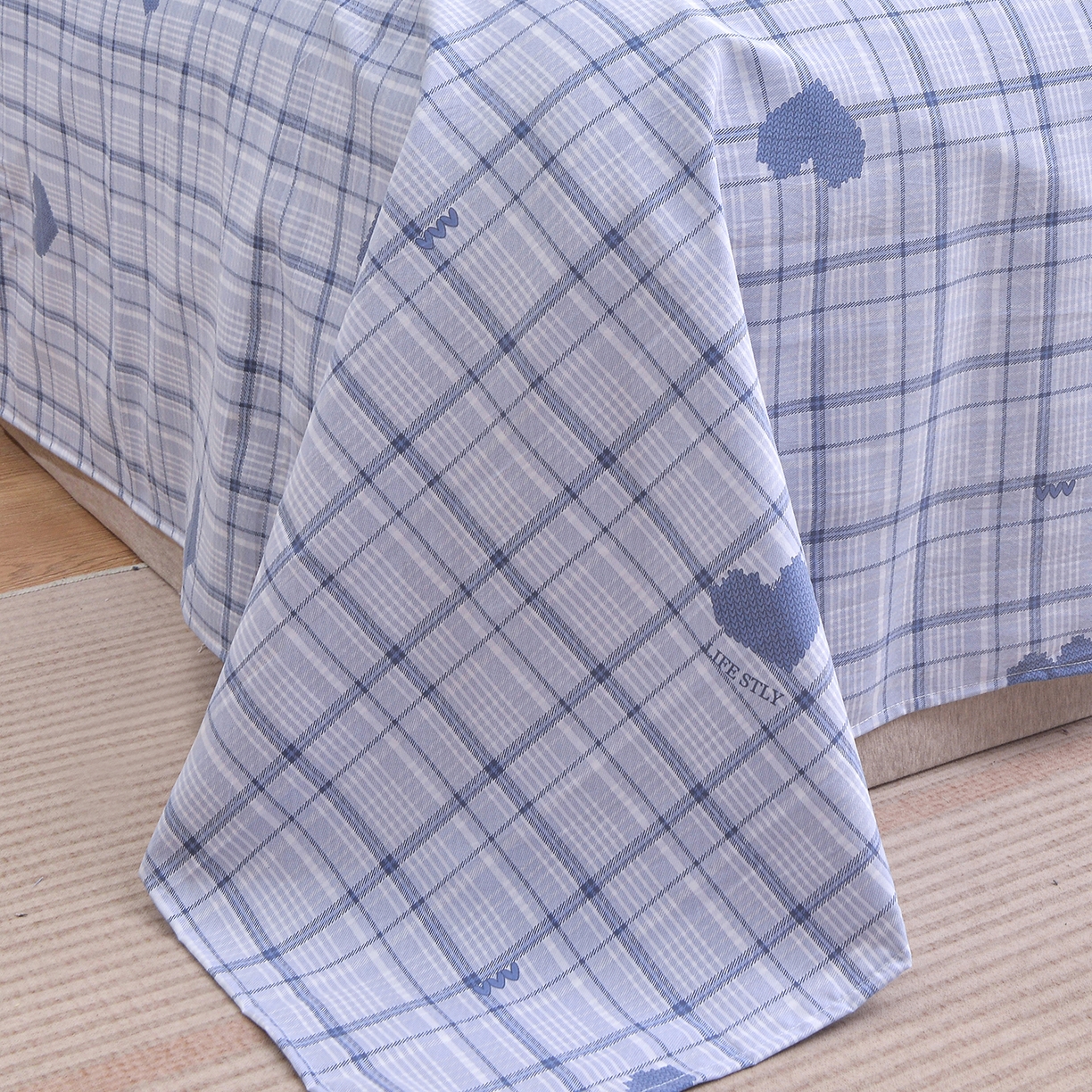 91家纺网 家纺一手货源 找家纺 小雨家纺 2026新款云锦棉韩版印花四件套系列 怦然心动（冷凝灰）