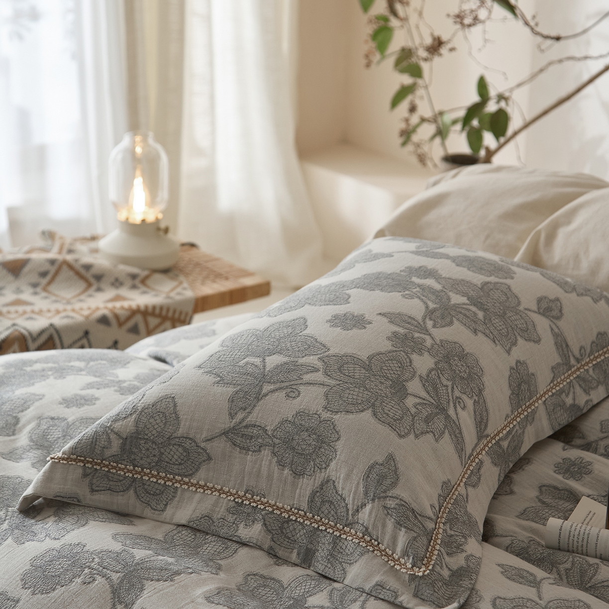 91家纺网 家纺一手货源 找家纺 莱豫家纺 2026新款A类亚麻棉麻色织提花工艺款四件套 冷香月灰