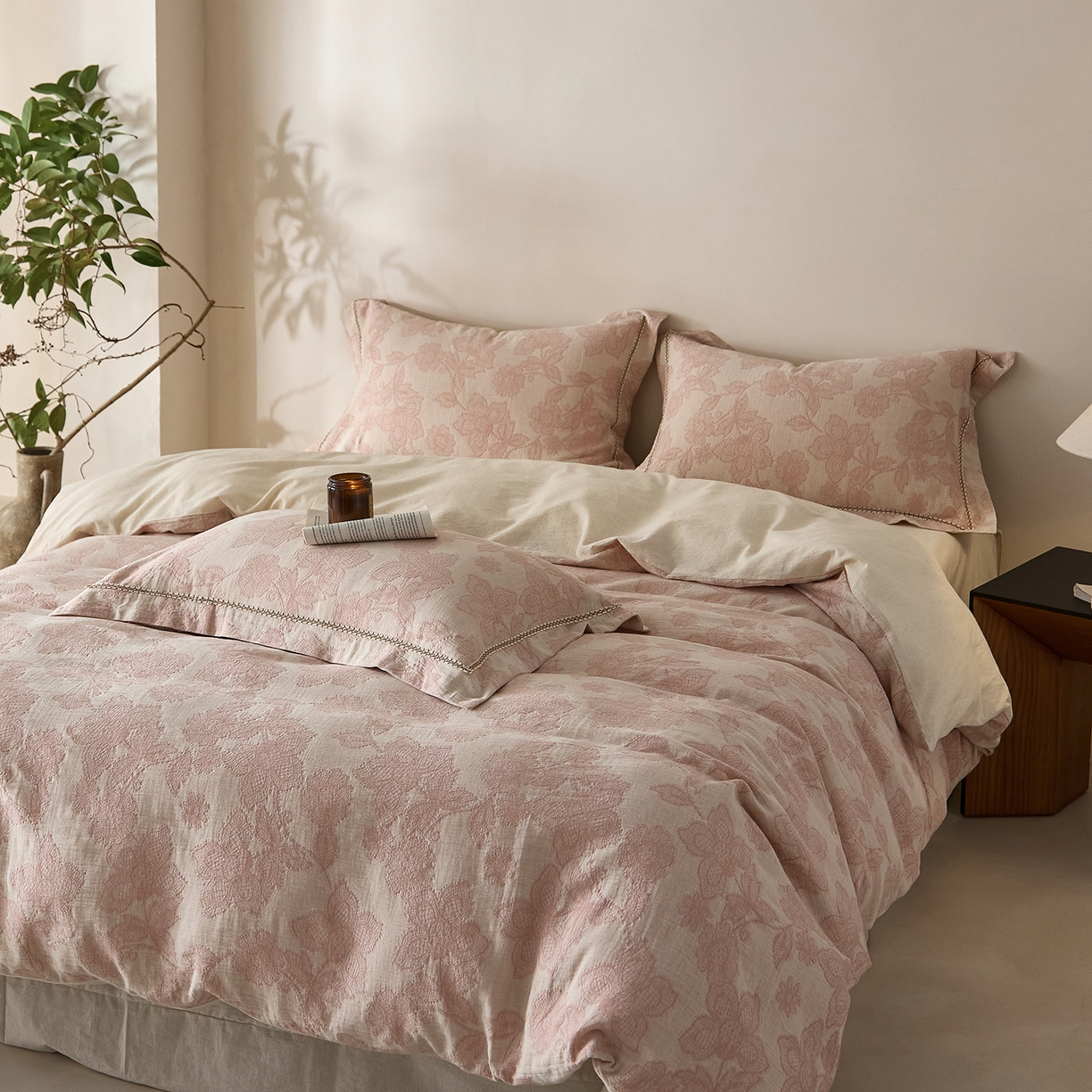 91家纺网 家纺一手货源 找家纺 莱豫家纺 2026新款A类亚麻棉麻色织提花工艺款四件套 落庭霜粉