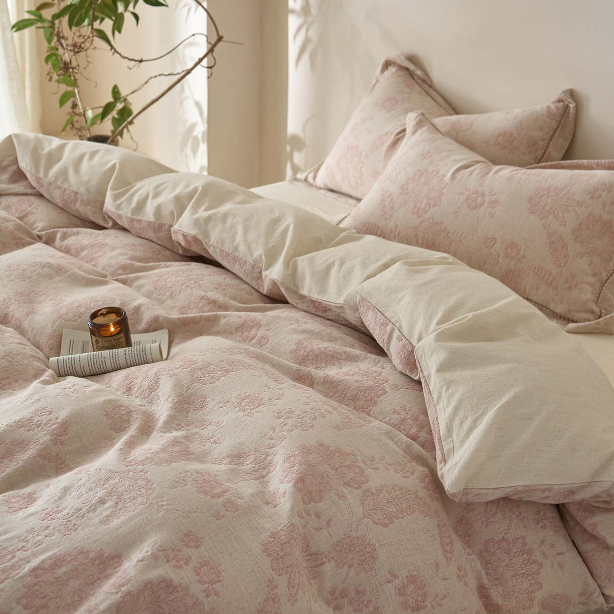 91家纺网 家纺一手货源 找家纺 莱豫家纺 2026新款A类亚麻棉麻色织提花工艺款四件套 樱花调粉