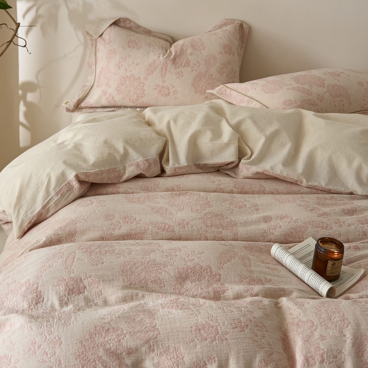 91家纺网 家纺一手货源 找家纺 莱豫家纺 2026新款A类亚麻棉麻色织提花工艺款四件套 樱花调粉