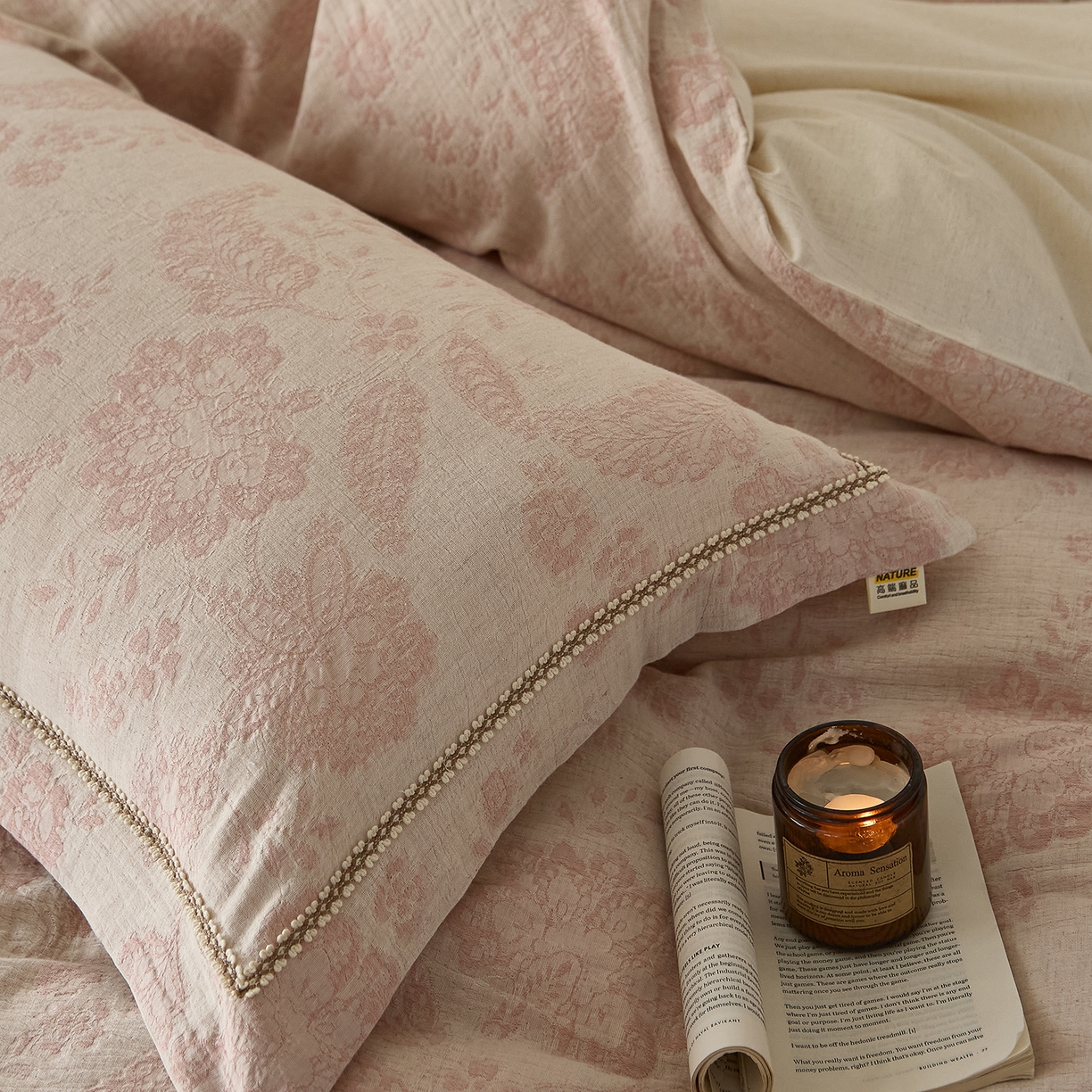 91家纺网 家纺一手货源 找家纺 莱豫家纺 2026新款A类亚麻棉麻色织提花工艺款四件套 樱花调粉